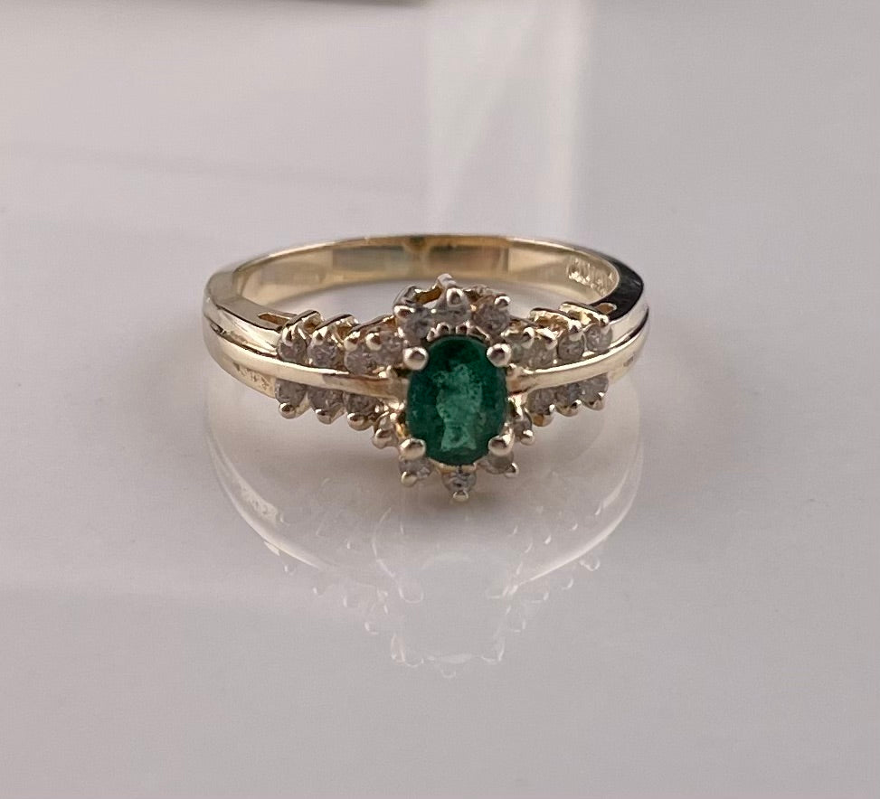 14k Yellow Gold Ring With Diamonds & Emerald